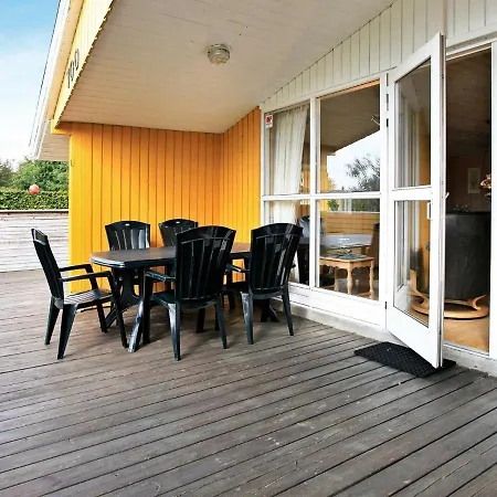 6 Person Holiday In